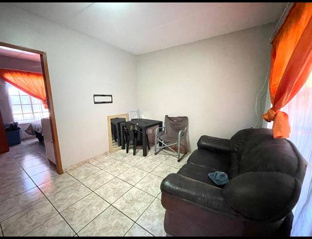 1 BEDROOM APARTMENT FOR SALE IN KANNONIERS PARK
